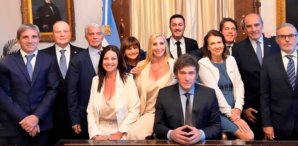 Qué significa para los argentinos el levantamiento parcial del “CEPO” sobre el dólar y qué impacto tiene en la economía de ese país