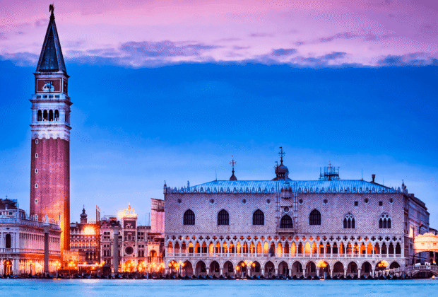 Venecia: Entre el Encanto Eterno y el Desafío del Turismo Sostenible