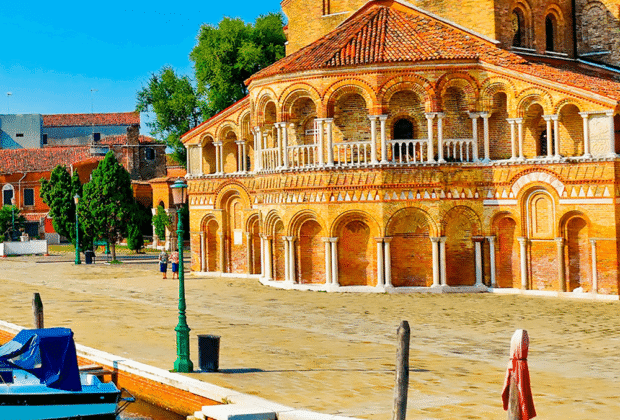 Venecia: Entre el Encanto Eterno y el Desafío del Turismo Sostenible