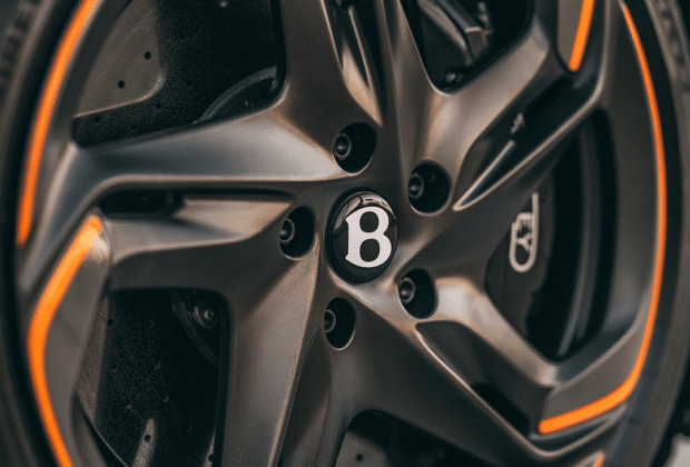 BATUR CONVERTIBLE: la joya descapotable de BENTLEY que redefine el lujo sobre ruedas