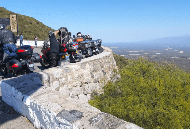 CABALLEROS DE LA RUTA: la hermandad sobre dos ruedas