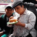 Mujeres dueñas de carritos de comida de La Paz y El Alto fortalecen sus emprendimientos con capacitaciones