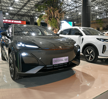 Changan y Deepal revolucionan la movilidad sobre cuatro ruedas en Expocruz 2025