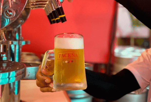 Chopp, brasas y música en vivo: así se vive la experiencia Paceña de 360° en la Expocruz 2025