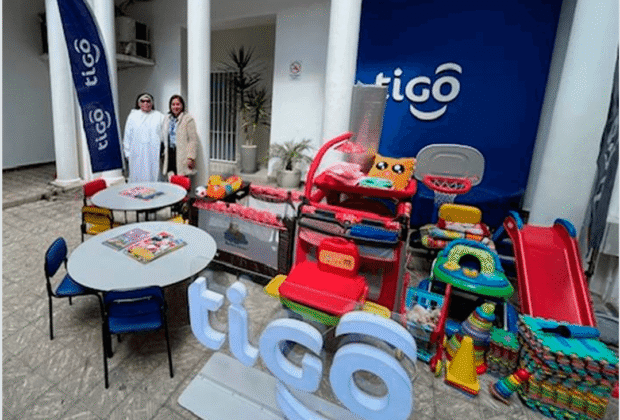 Un gesto que suma sonrisas: Tigo entrega material didáctico al Hogar Tata San Juan de Dios