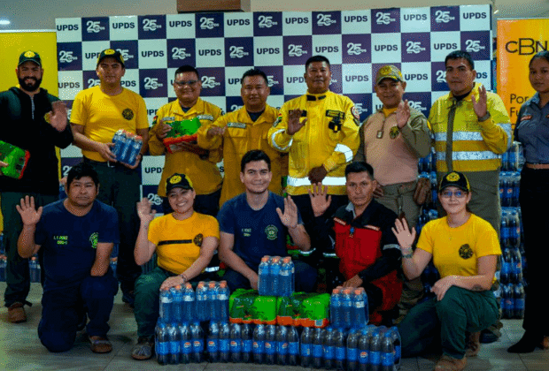 Apoyando la iniciativa de Alas Chiquitanas, CBN realiza una nueva donación de bebidas a los bomberos que combaten los incendios