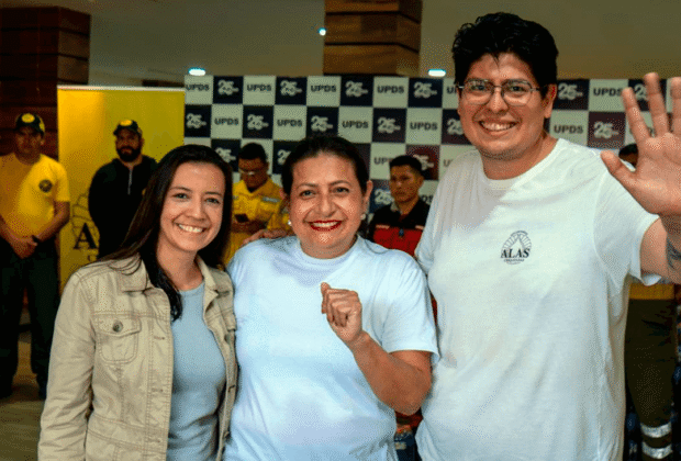 Apoyando la iniciativa de Alas Chiquitanas, CBN realiza una nueva donación de bebidas a los bomberos que combaten los incendios