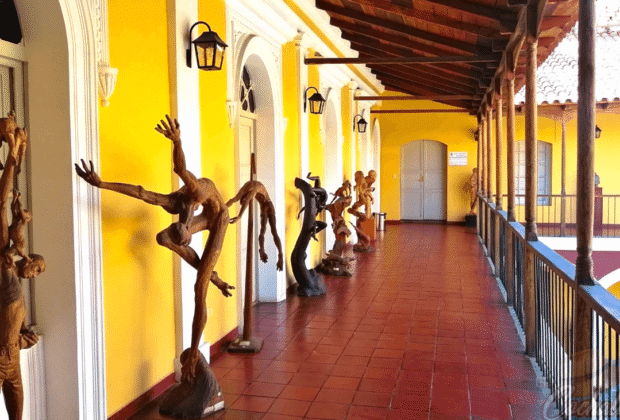 Estancias y casonas coloniales en los valles de Cochabamba y Santa Cruz