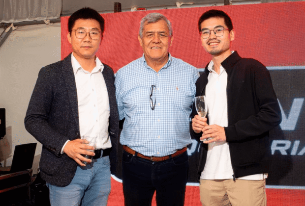 Opentrade Bolivia marca un hito con el primer cargador frontal 100% eléctrico del país