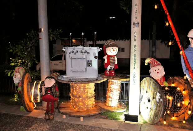 CRE enciende la Navidad en Santa Cruz con la Plaza de la Luz