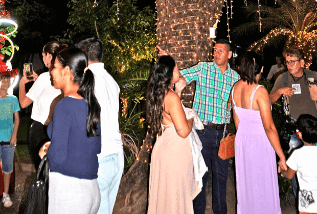 CRE enciende la Navidad en Santa Cruz con la Plaza de la Luz