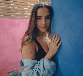 Evaluna regresa a su era de solista con "Rollitos de papel"