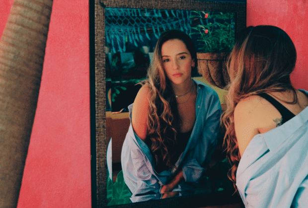 Evaluna regresa a su era de solista con "Rollitos de papel"