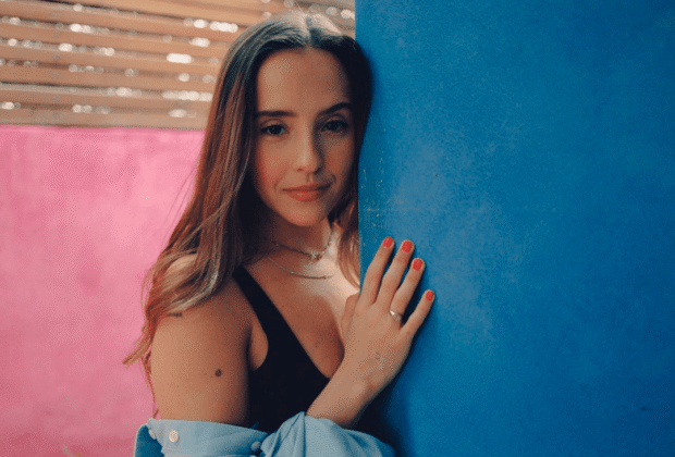 Evaluna regresa a su era de solista con "Rollitos de papel"