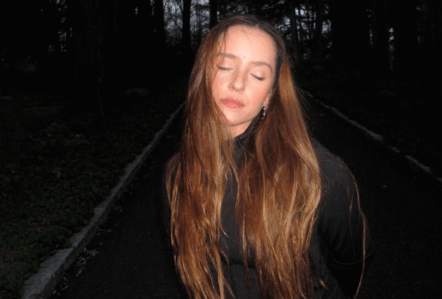 Evaluna regresa a su era de solista con "Rollitos de papel"