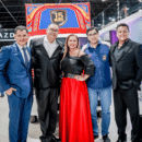 Suzuki celebra 15 años en la cima del mercado boliviano y lo festeja en la Fexco con sabor cochabambino